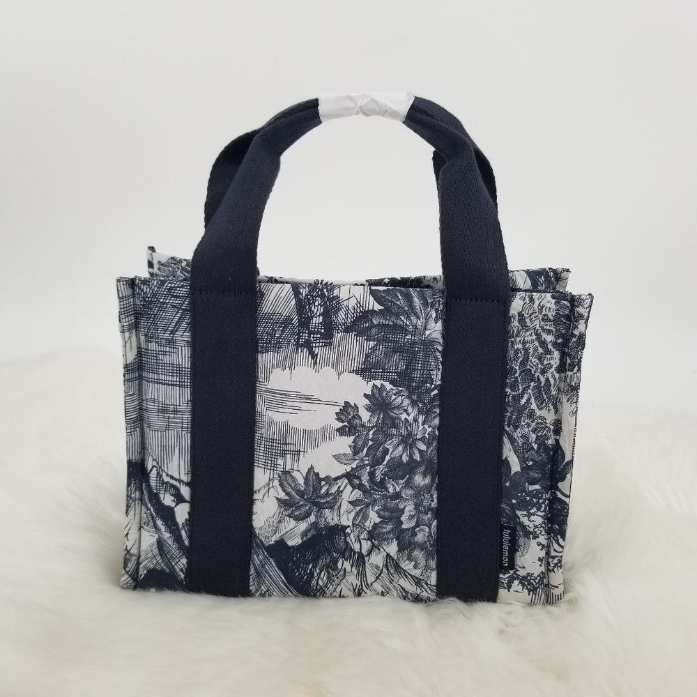 LULULEMON Boxy Mini Tote Toile Turtledove Navy and Obsidian 4.5 L NWT - Picture 4 of 16